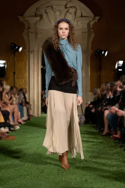 Look 74